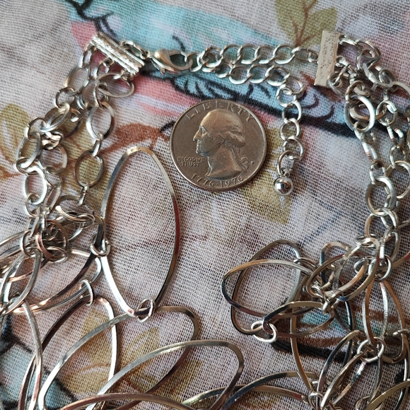 Elongated Oval Chain Link Vintage Silver Tone Triple Strand Necklace Unsigned - Picture 4 of 4